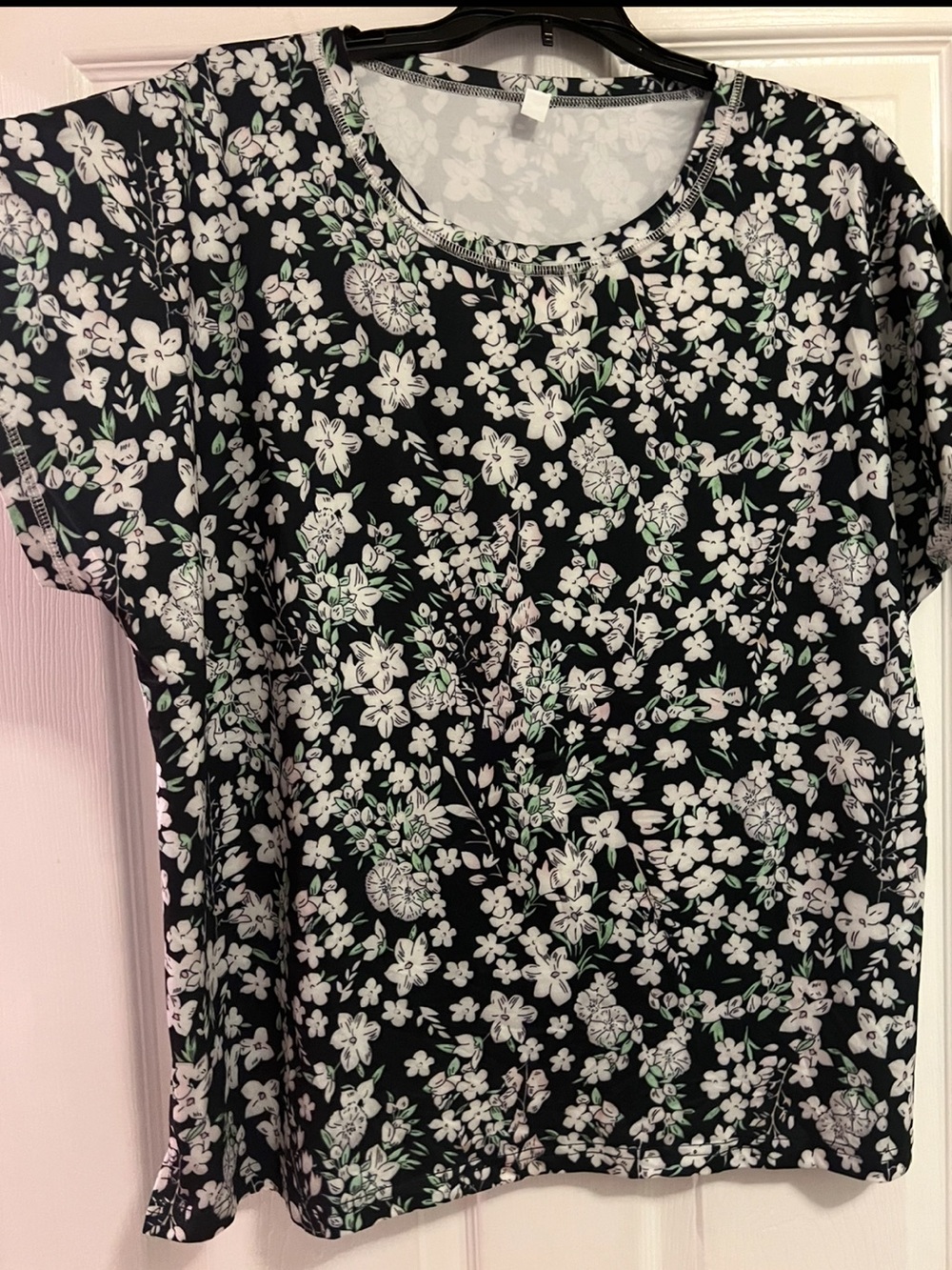 Never worn! Women's Black Floral Short Sleeve Top - Size XL - Picture 5 of 10